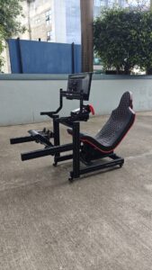 Apartment‑friendly F1 simulator on lockable castor wheels for quick storage